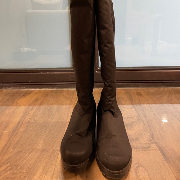 Excellent Condition Knee-High Women's Winter Boots - Picture 3 of 8